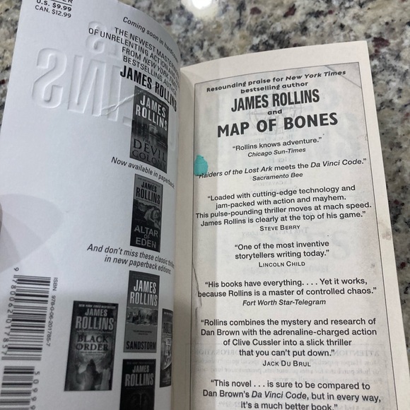 Map Of Bones by James Rollins paperback slight bend on cover - Picture 2 of 6